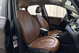 musta BMW 225 2017 kuva 11.