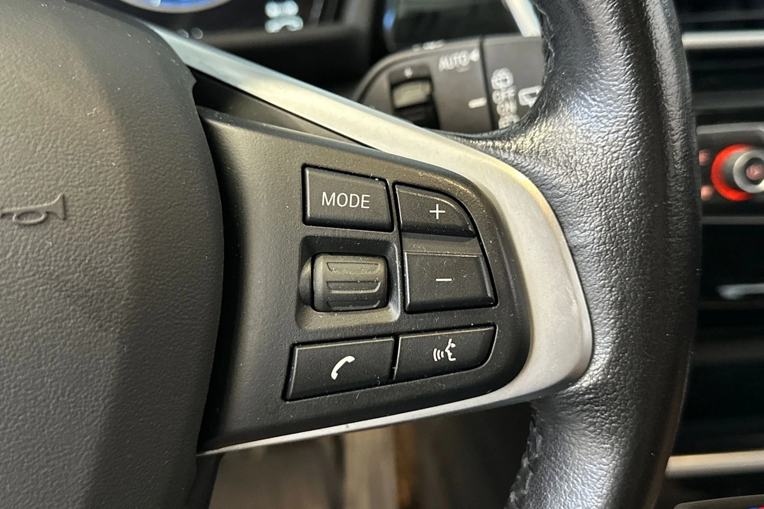 musta BMW 225 2017 kuva 17.