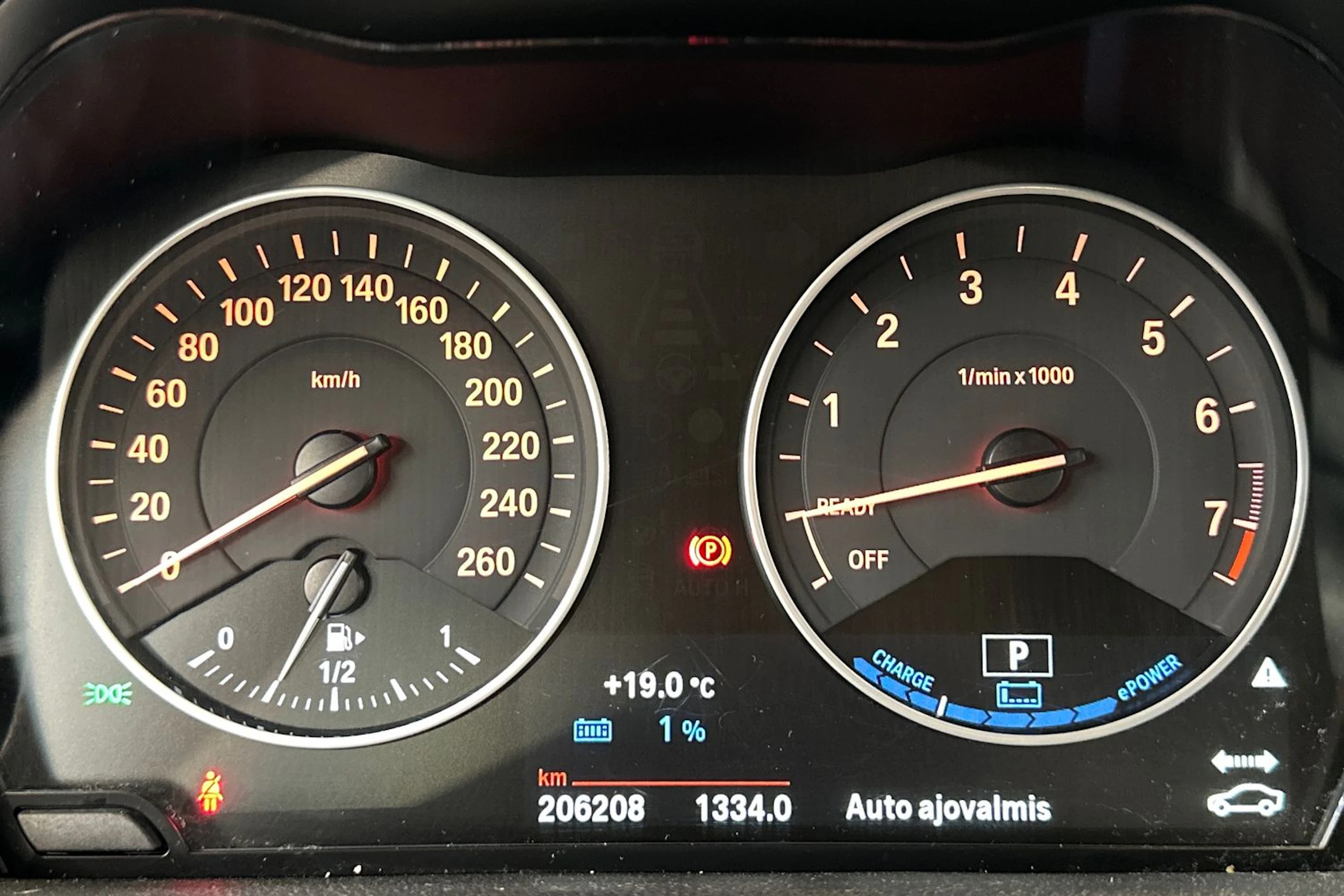 musta BMW 225 2017 kuva 18.