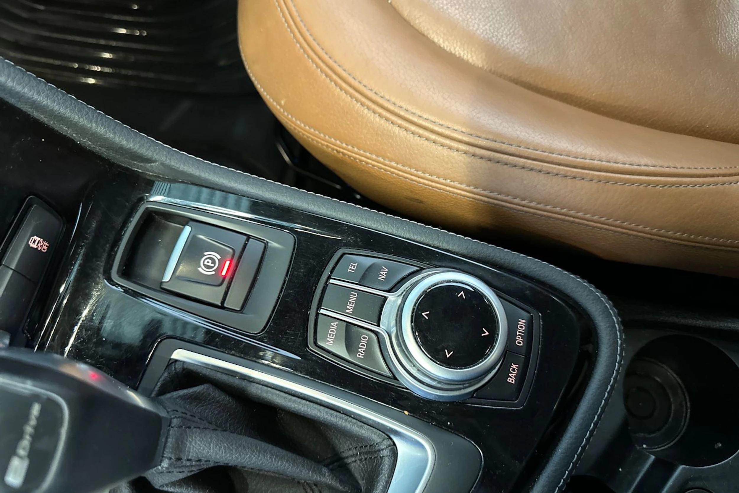 musta BMW 225 2017 kuva 19.