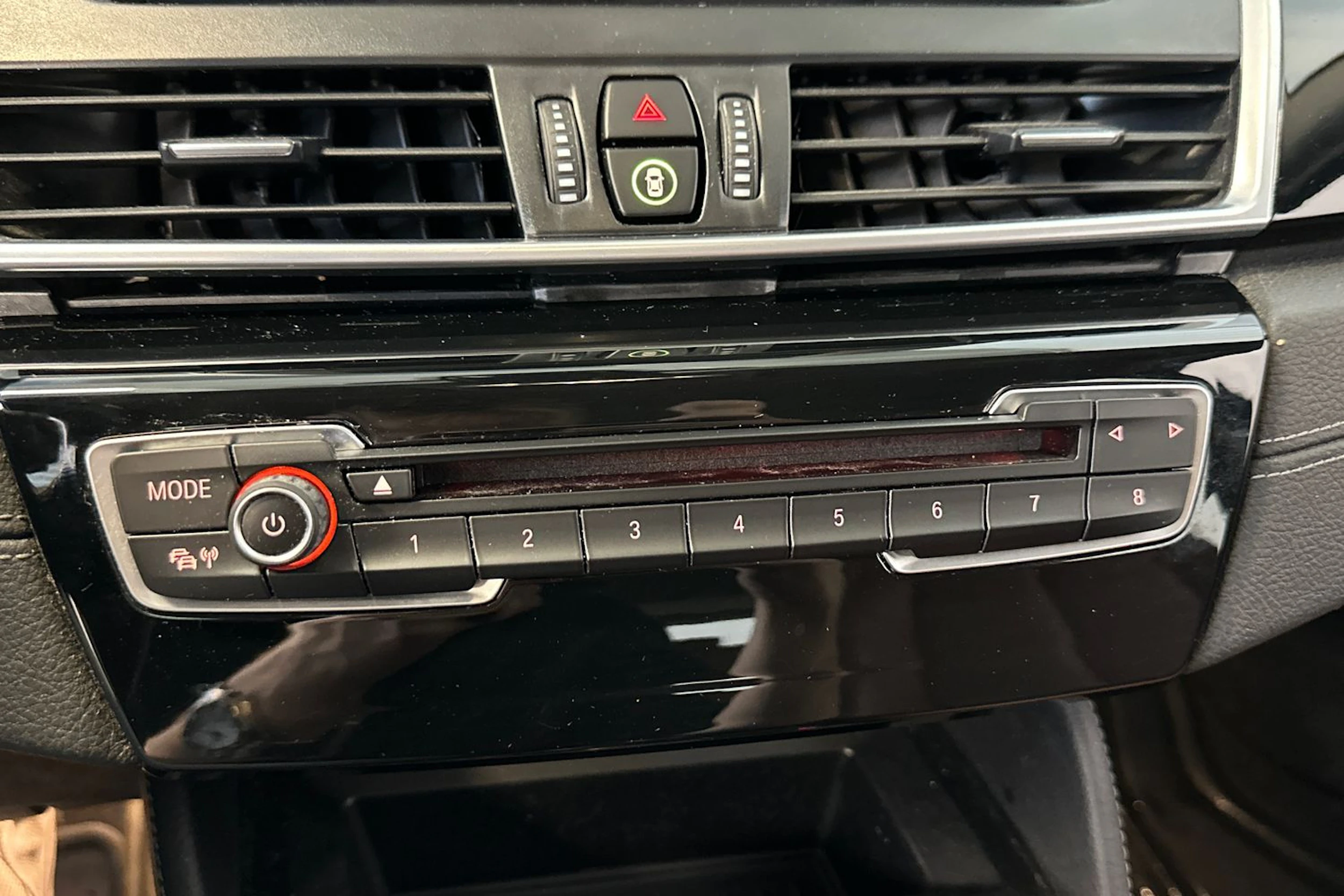 musta BMW 225 2017 kuva 21.