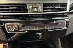 musta BMW 225 2017 kuva 21.