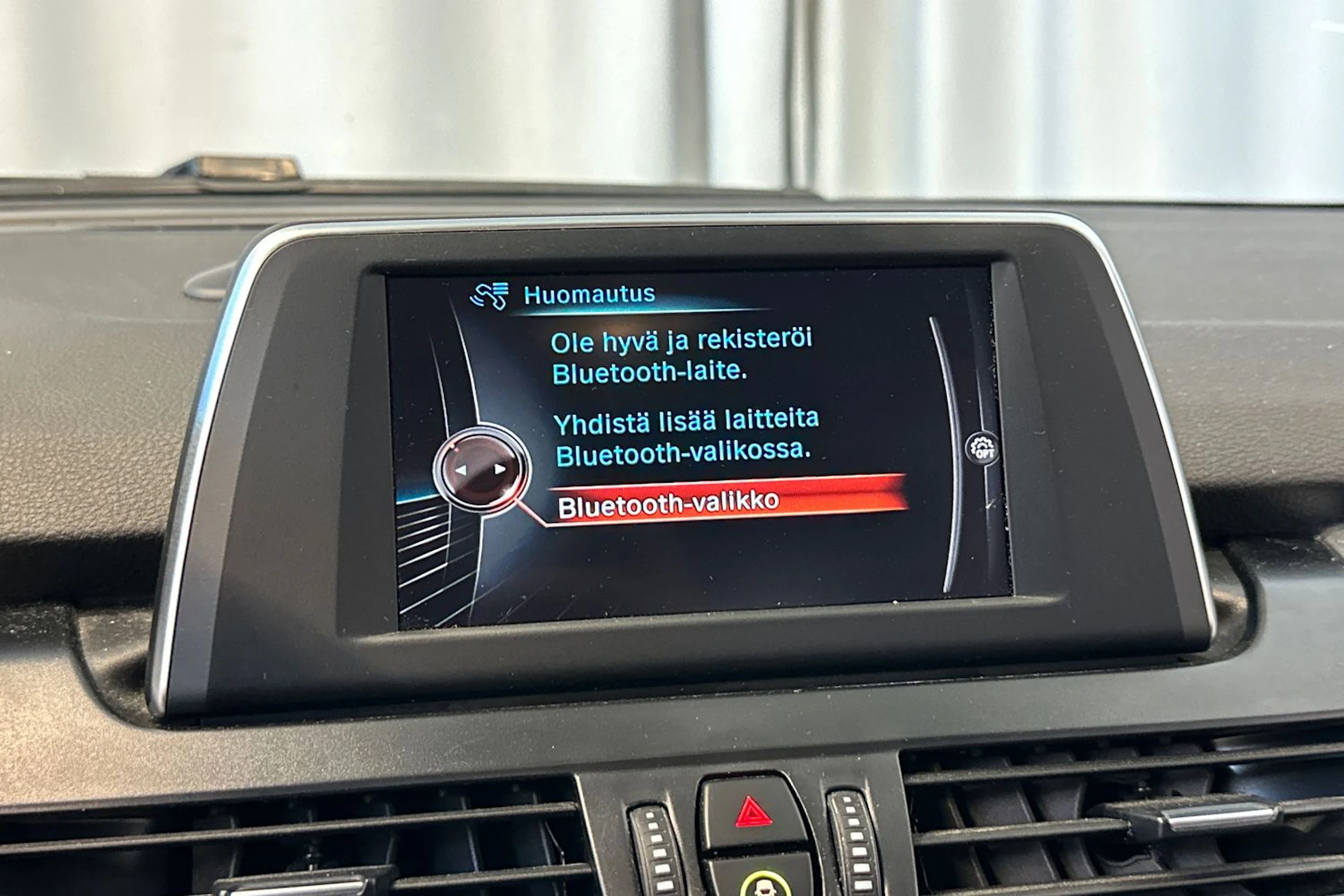 musta BMW 225 2017 kuva 23.