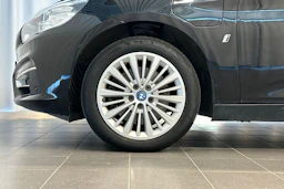 musta BMW 225 2017 kuva 26.