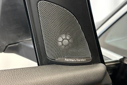 musta BMW 225 2017 kuva 30.