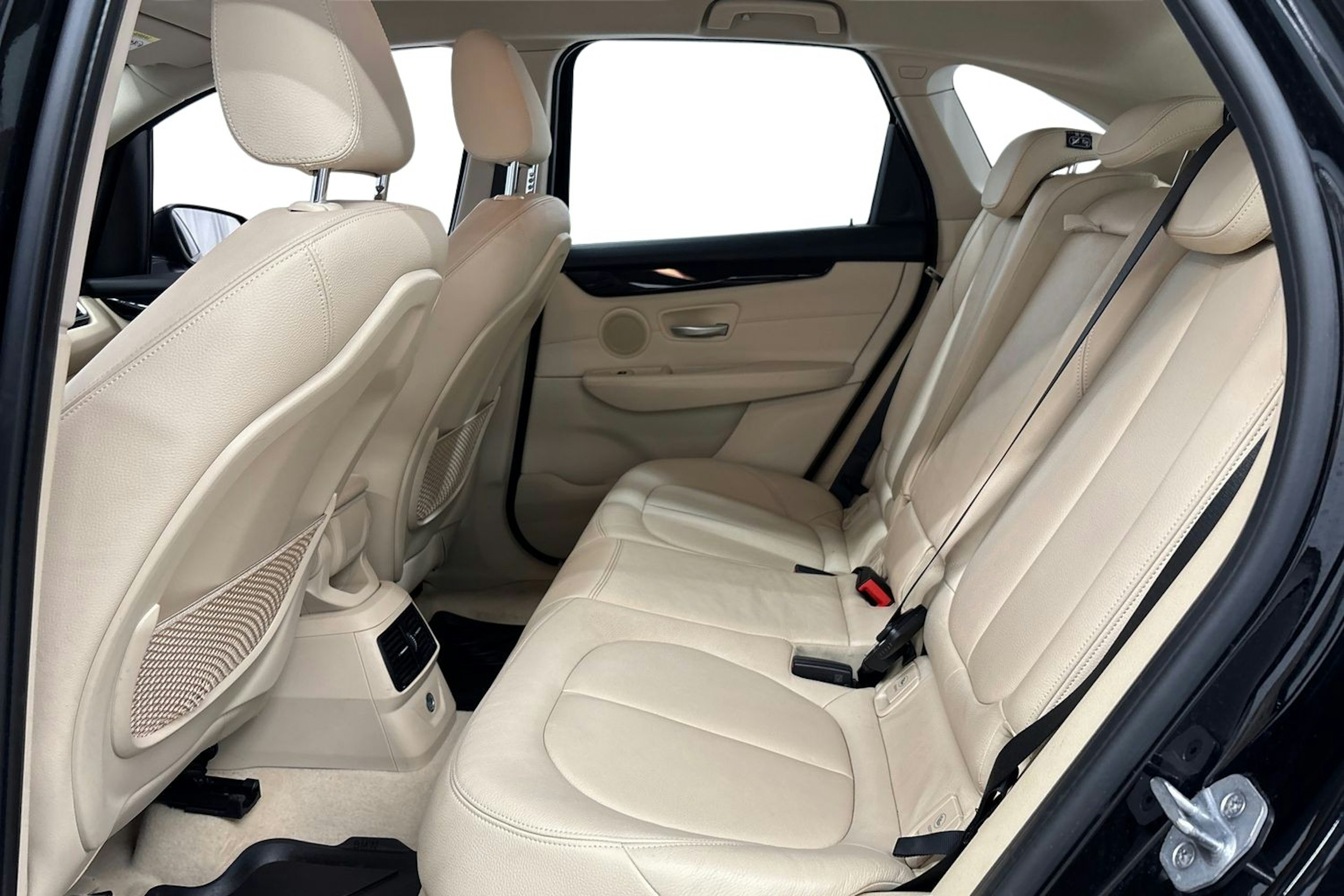 musta BMW 225 2017 kuva 10.