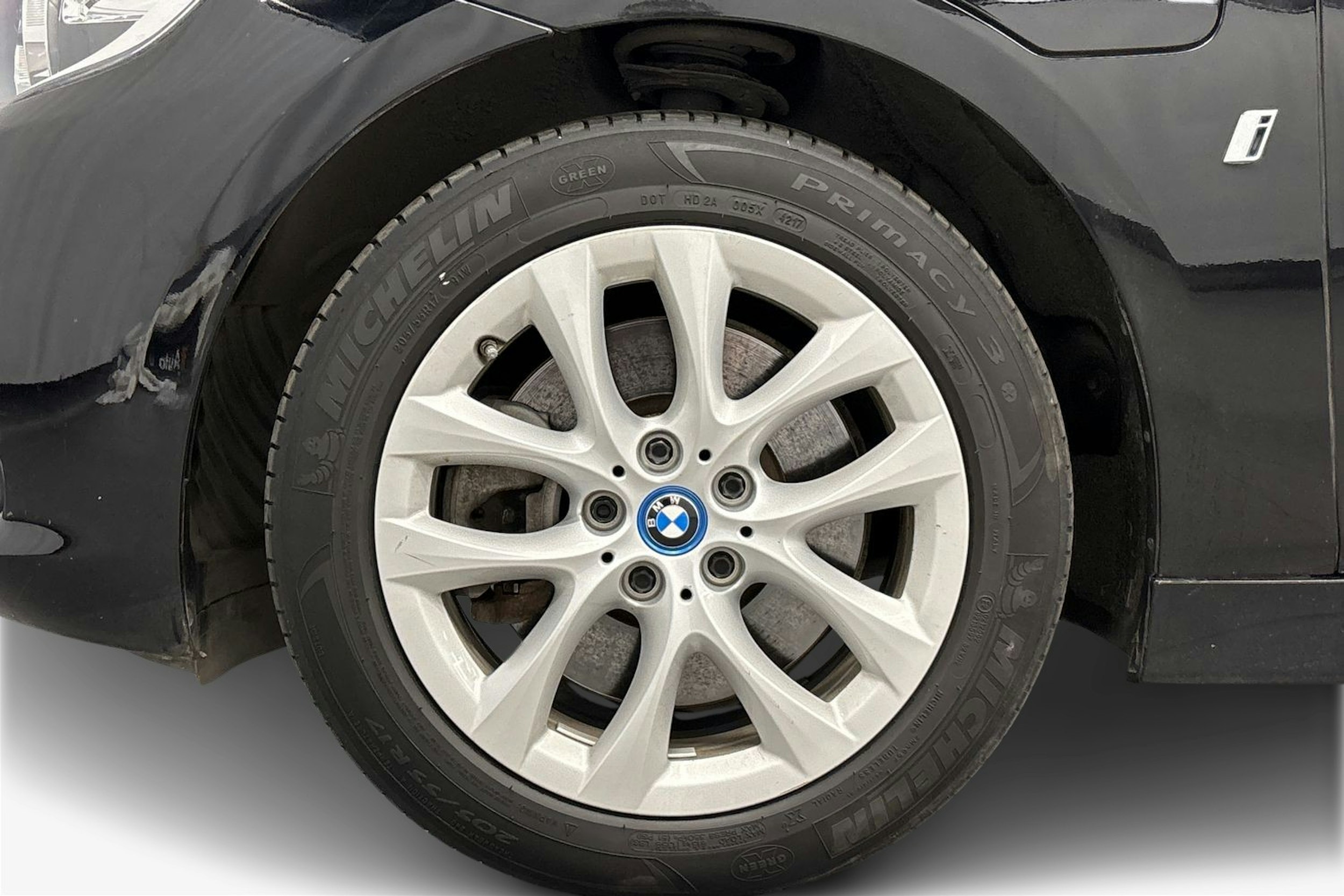 musta BMW 225 2017 kuva 11.