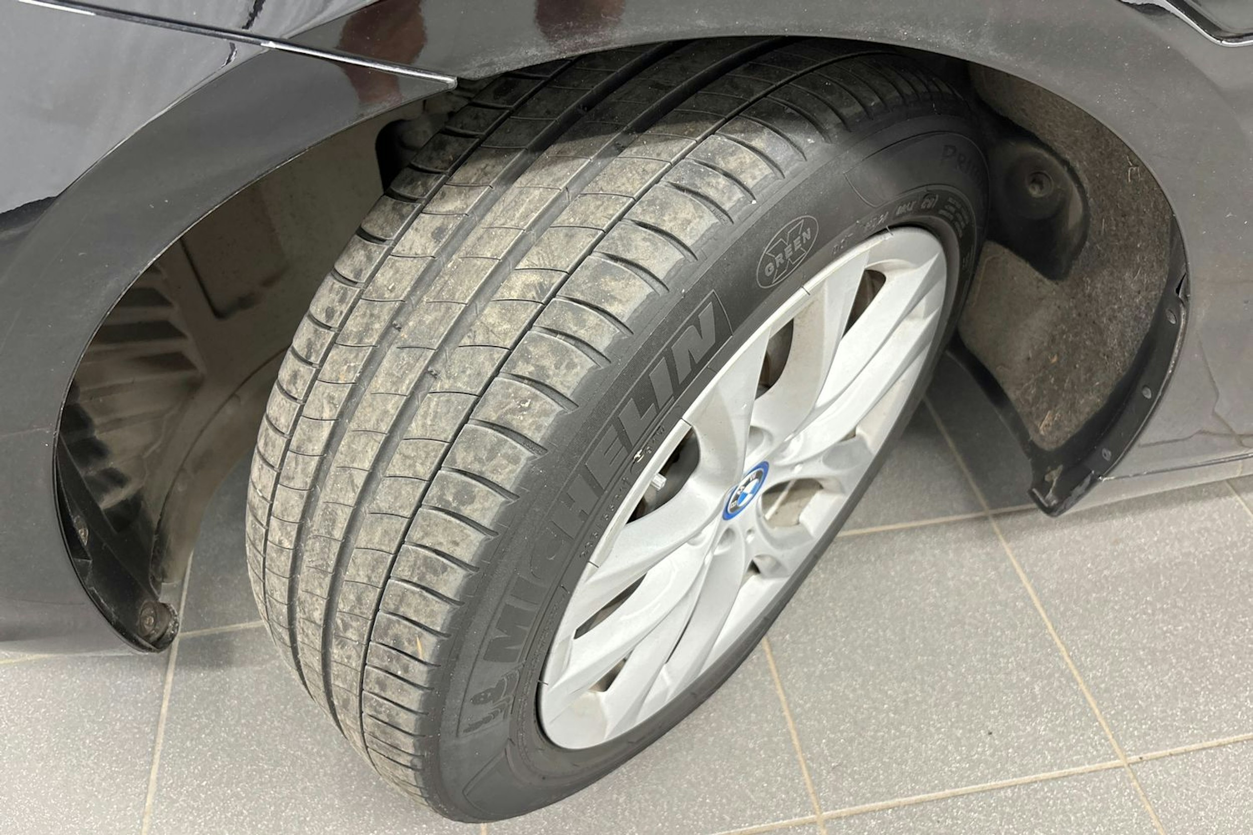 musta BMW 225 2017 kuva 13.