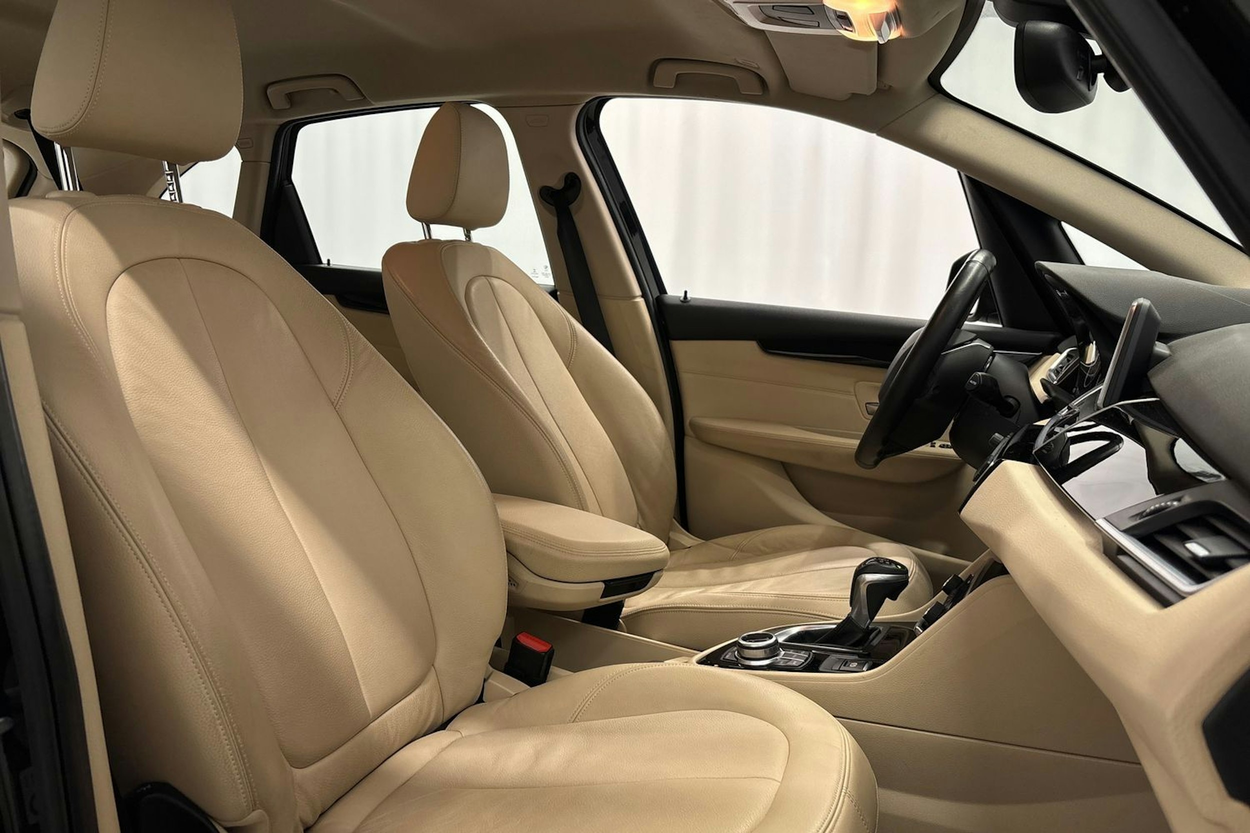musta BMW 225 2017 kuva 15.