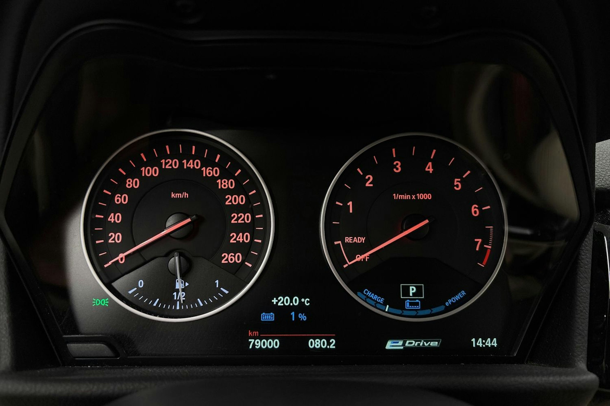 musta BMW 225 2017 kuva 17.