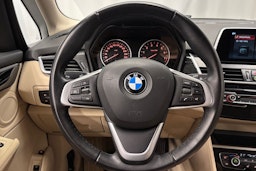 musta BMW 225 2017 kuva 18.
