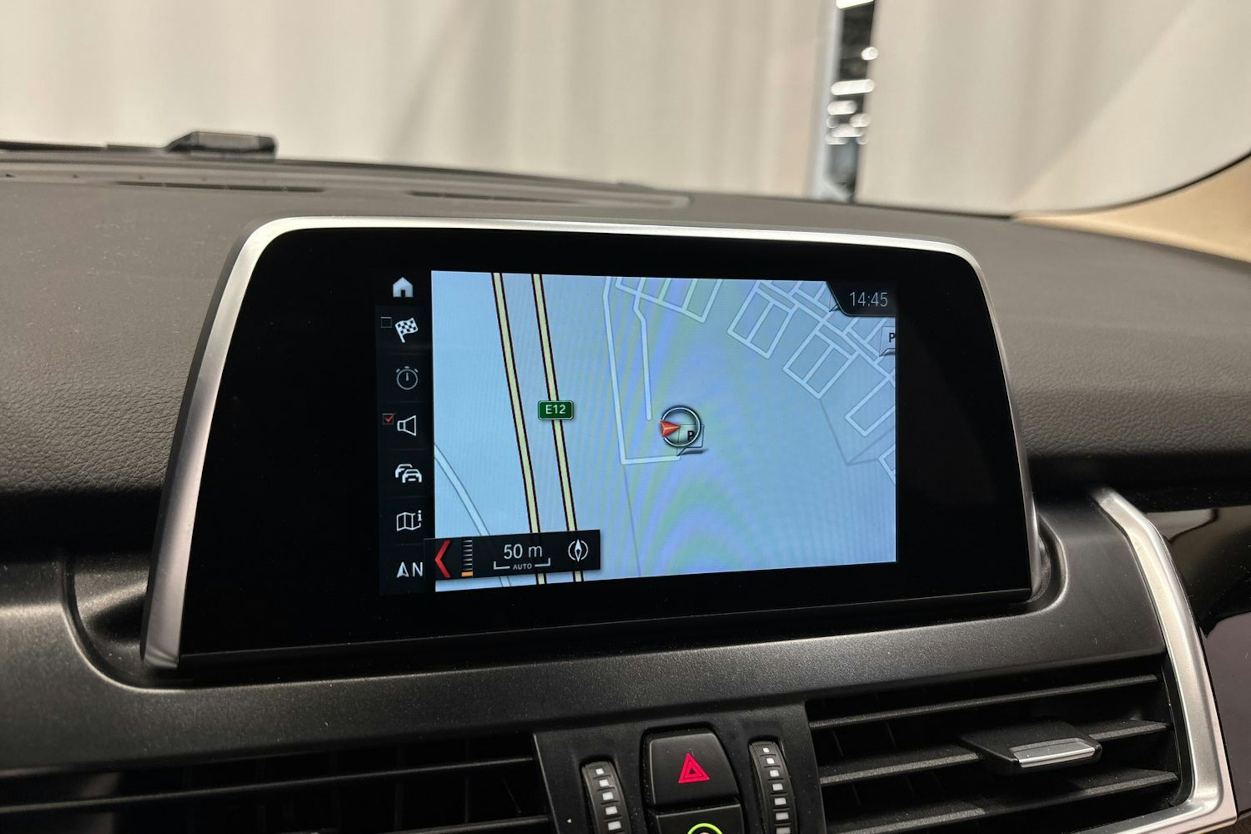 musta BMW 225 2017 kuva 23.