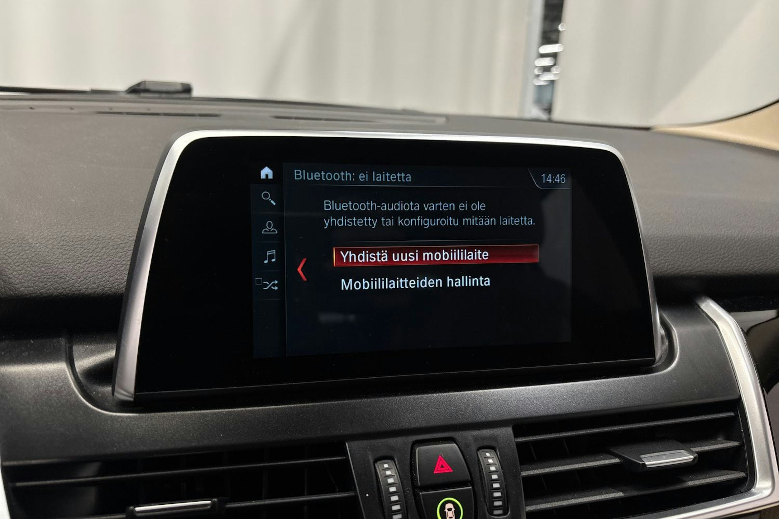 musta BMW 225 2017 kuva 25.