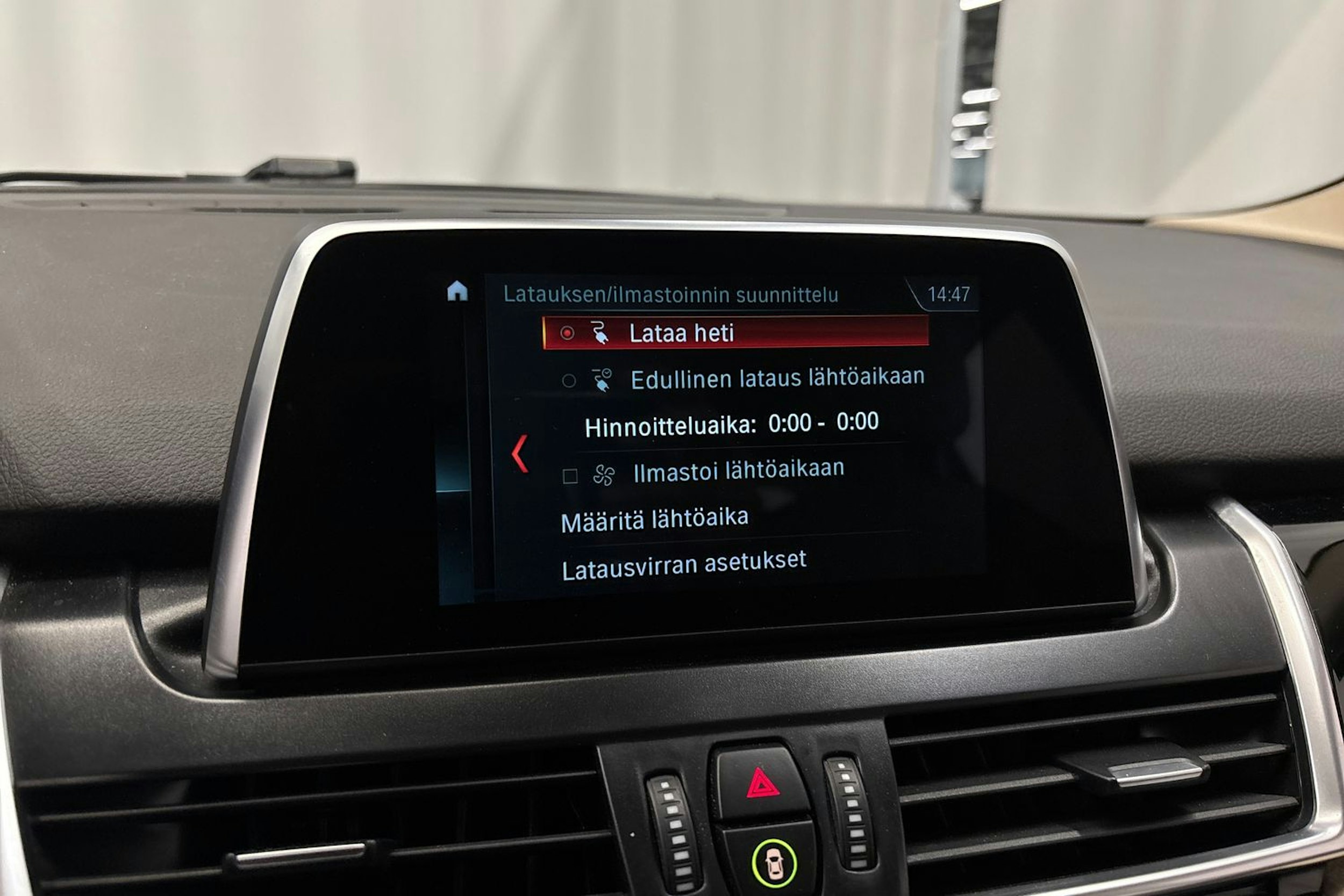 musta BMW 225 2017 kuva 26.