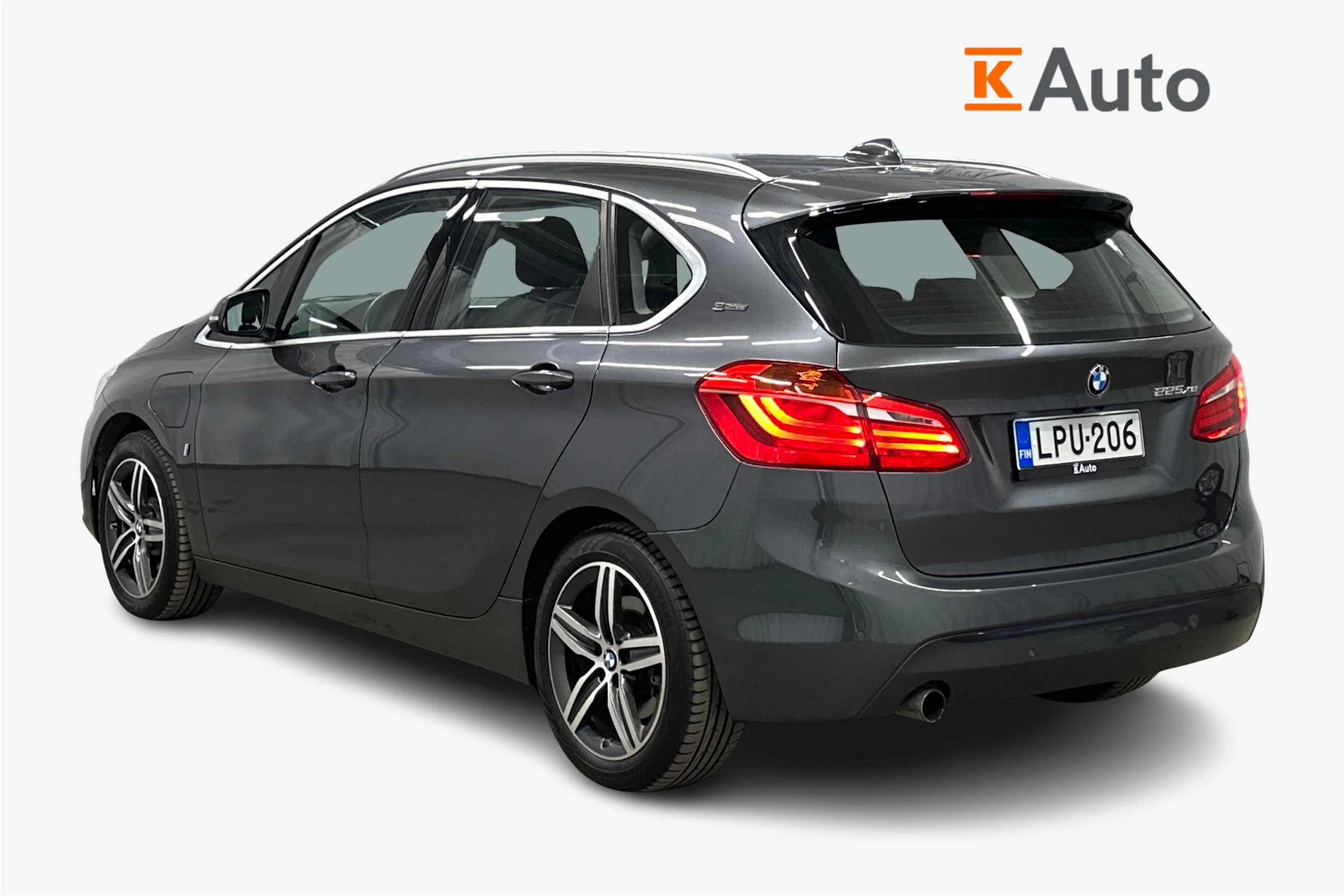 harmaa BMW 225 2017 kuva 3.