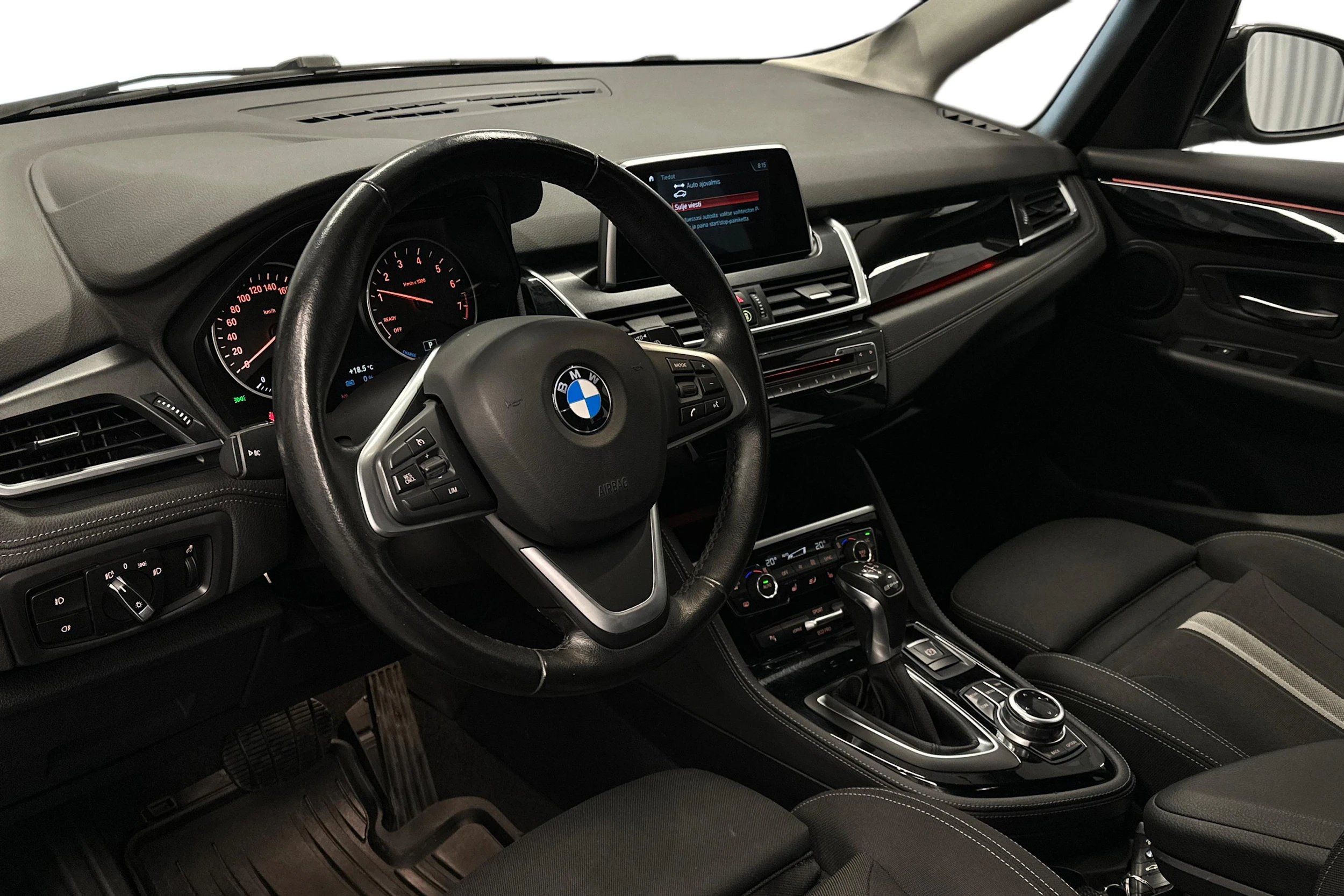 harmaa BMW 225 2017 kuva 8.