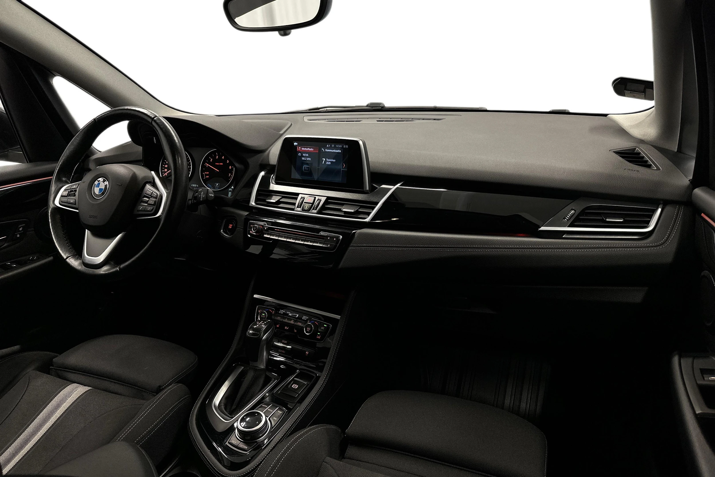 harmaa BMW 225 2017 kuva 9.