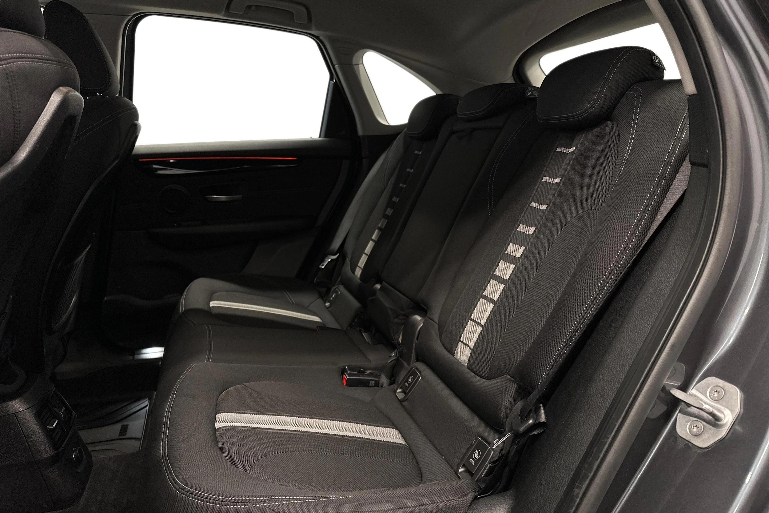 harmaa BMW 225 2017 kuva 11.