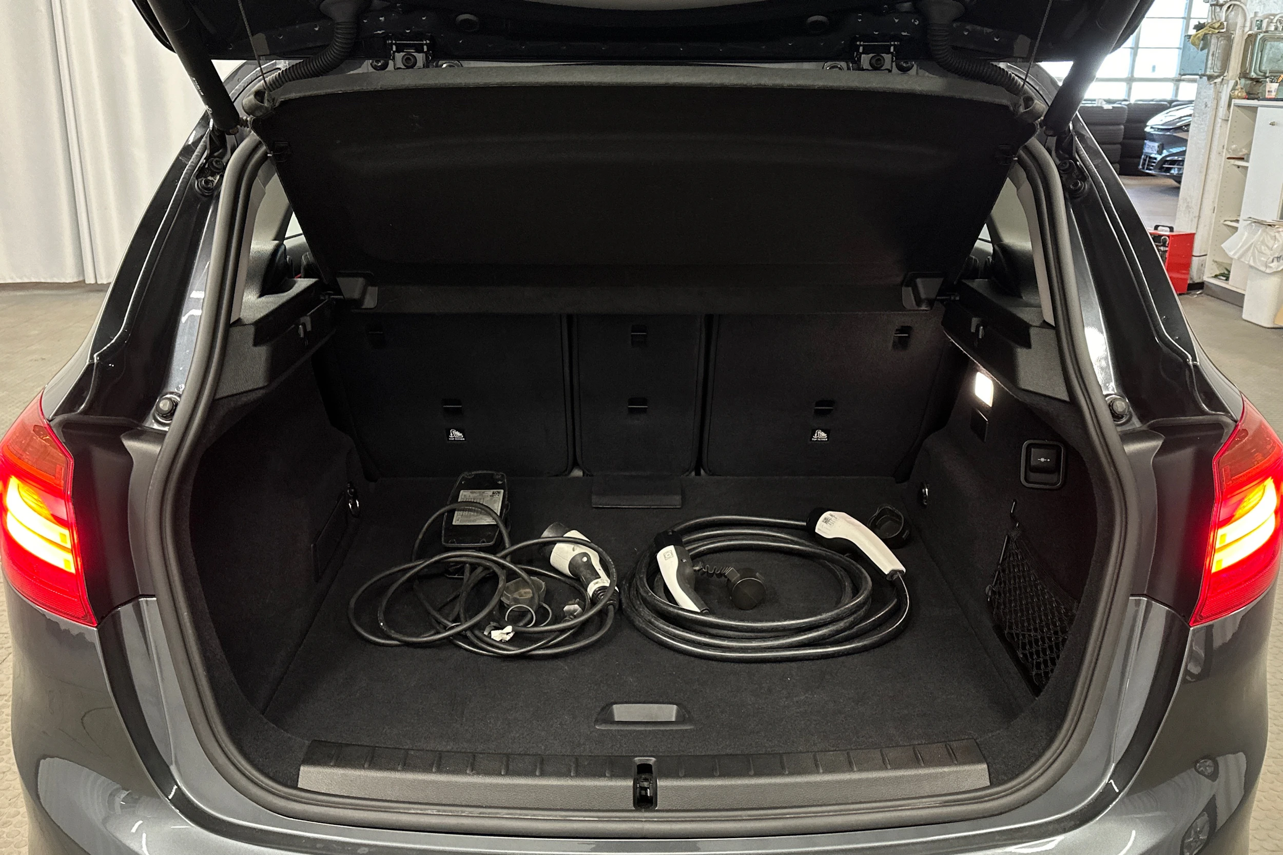 harmaa BMW 225 2017 kuva 15.