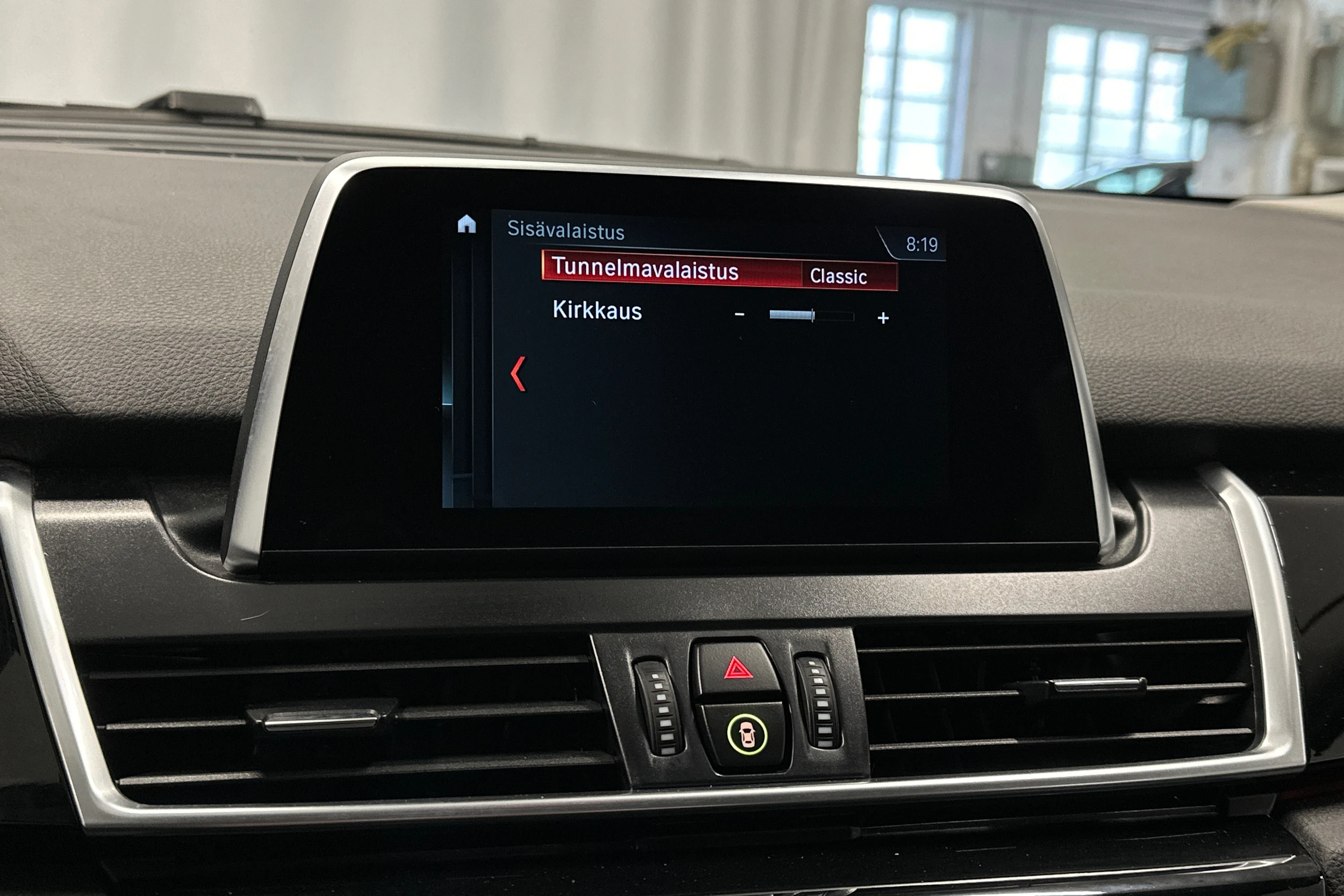 harmaa BMW 225 2017 kuva 29.