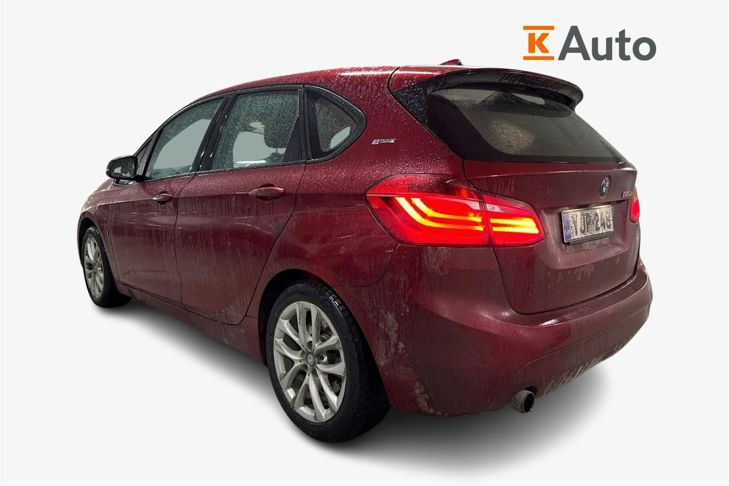 punainen BMW 225 2017 kuva 2.