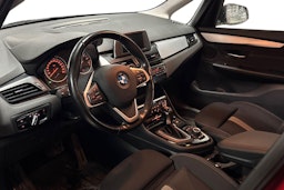 punainen BMW 225 2017 kuva 3.