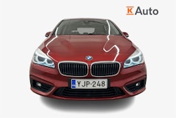 punainen BMW 225 2017 kuva 5.