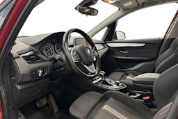 punainen BMW 225 2017 kuva 7.