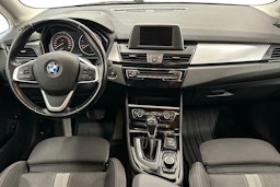 punainen BMW 225 2017 kuva 9.