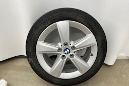punainen BMW 225 2017 kuva 13.
