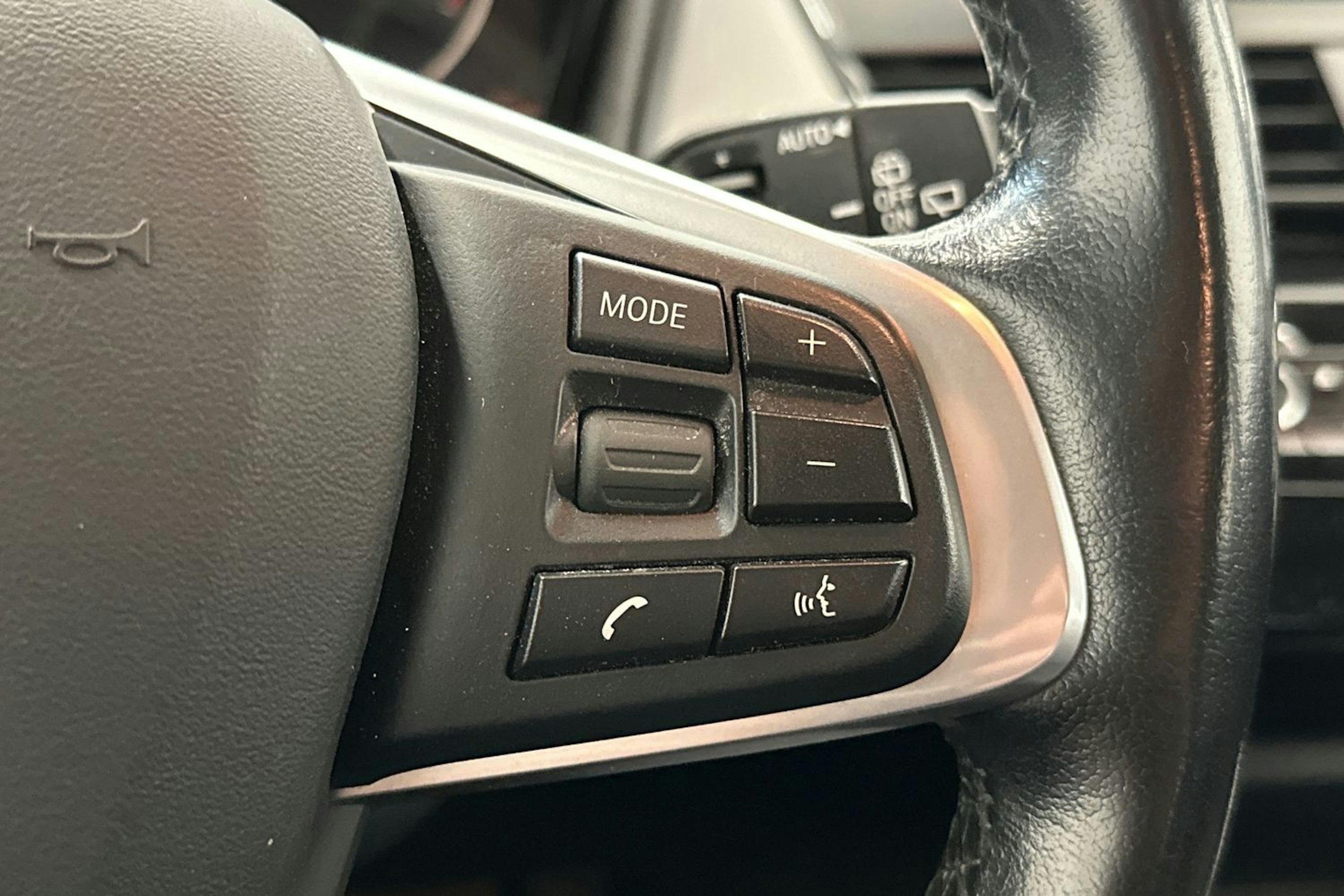 punainen BMW 225 2017 kuva 15.