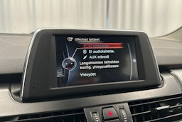 punainen BMW 225 2017 kuva 16.