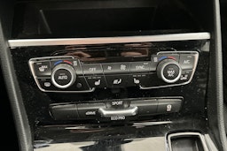 punainen BMW 225 2017 kuva 20.