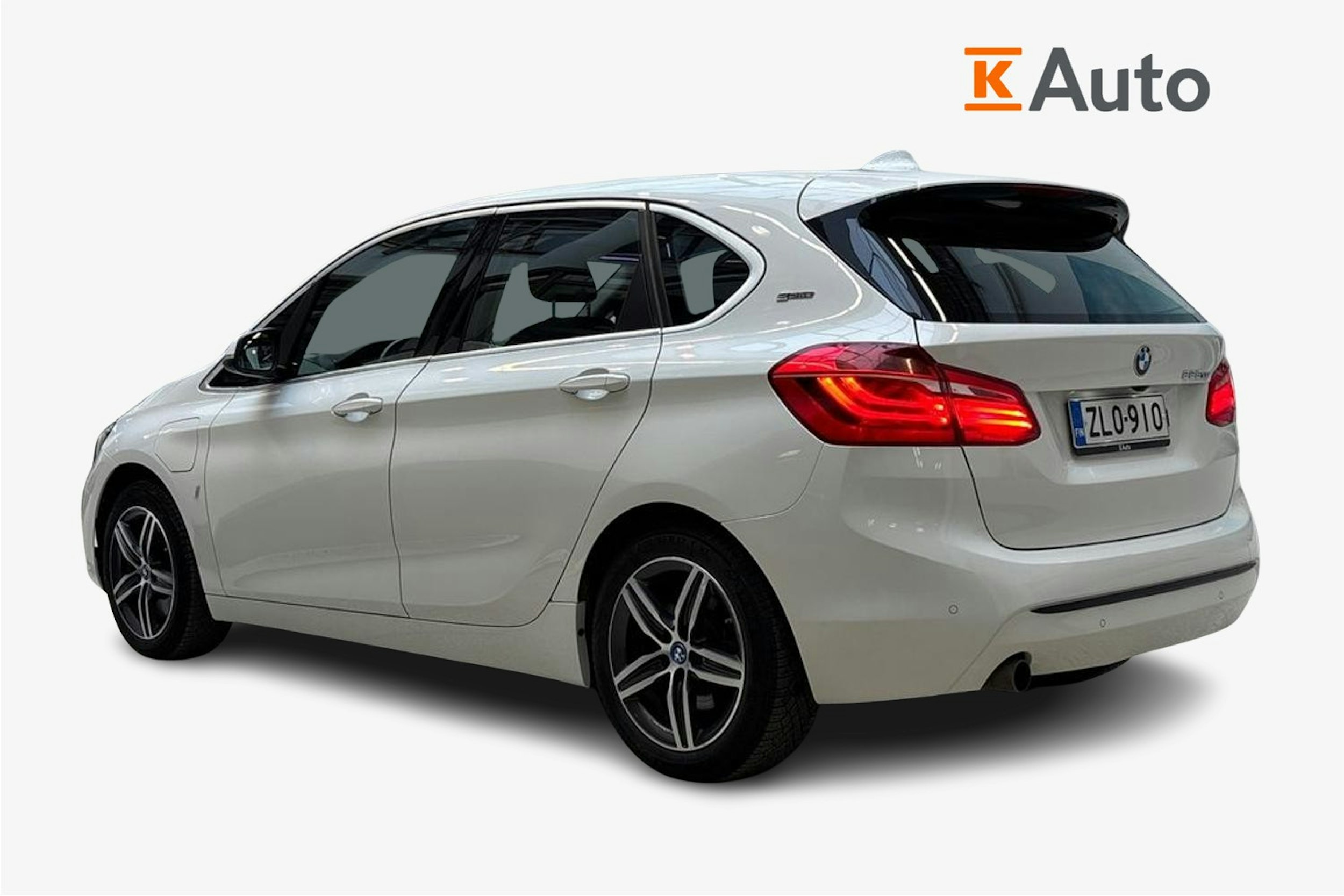 valkoinen BMW 225 2017 kuva 2.