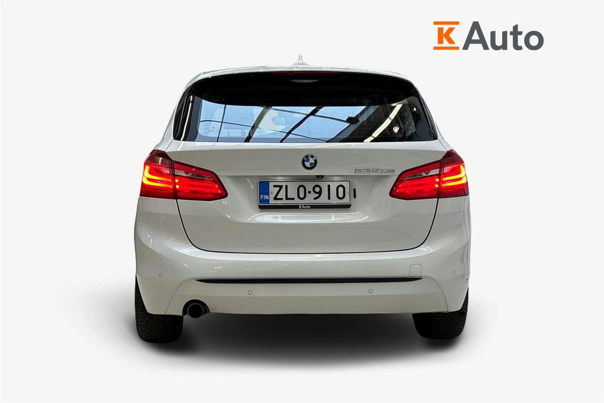 valkoinen BMW 225 2017 kuva 3.