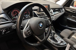 valkoinen BMW 225 2017 kuva 7.