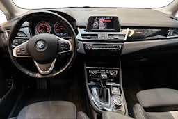 valkoinen BMW 225 2017 kuva 9.