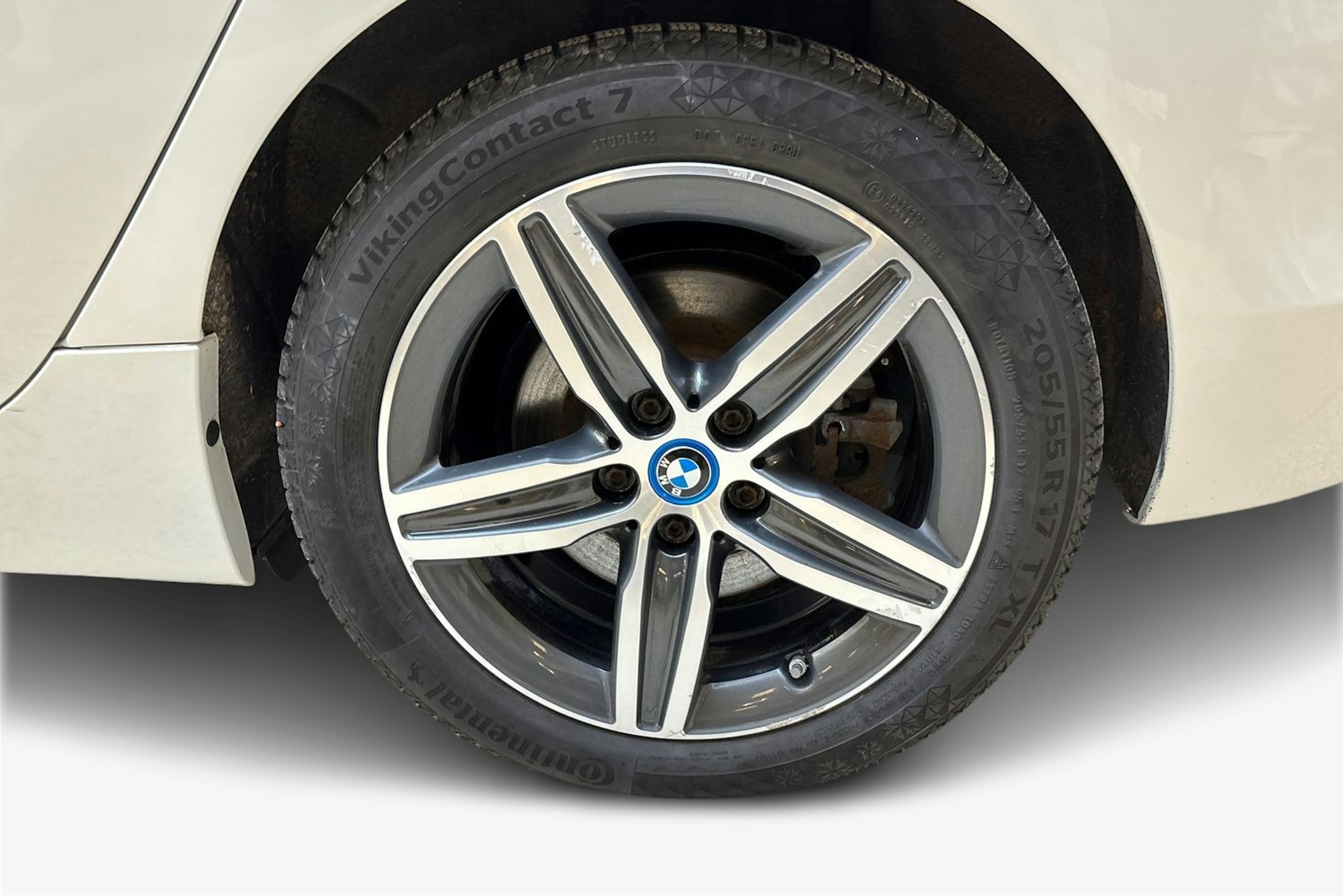 valkoinen BMW 225 2017 kuva 11.