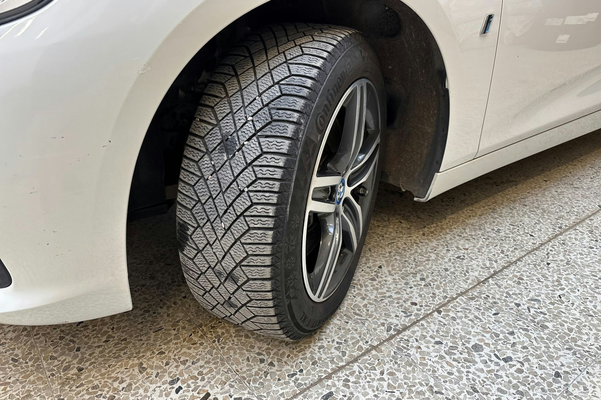 valkoinen BMW 225 2017 kuva 13.