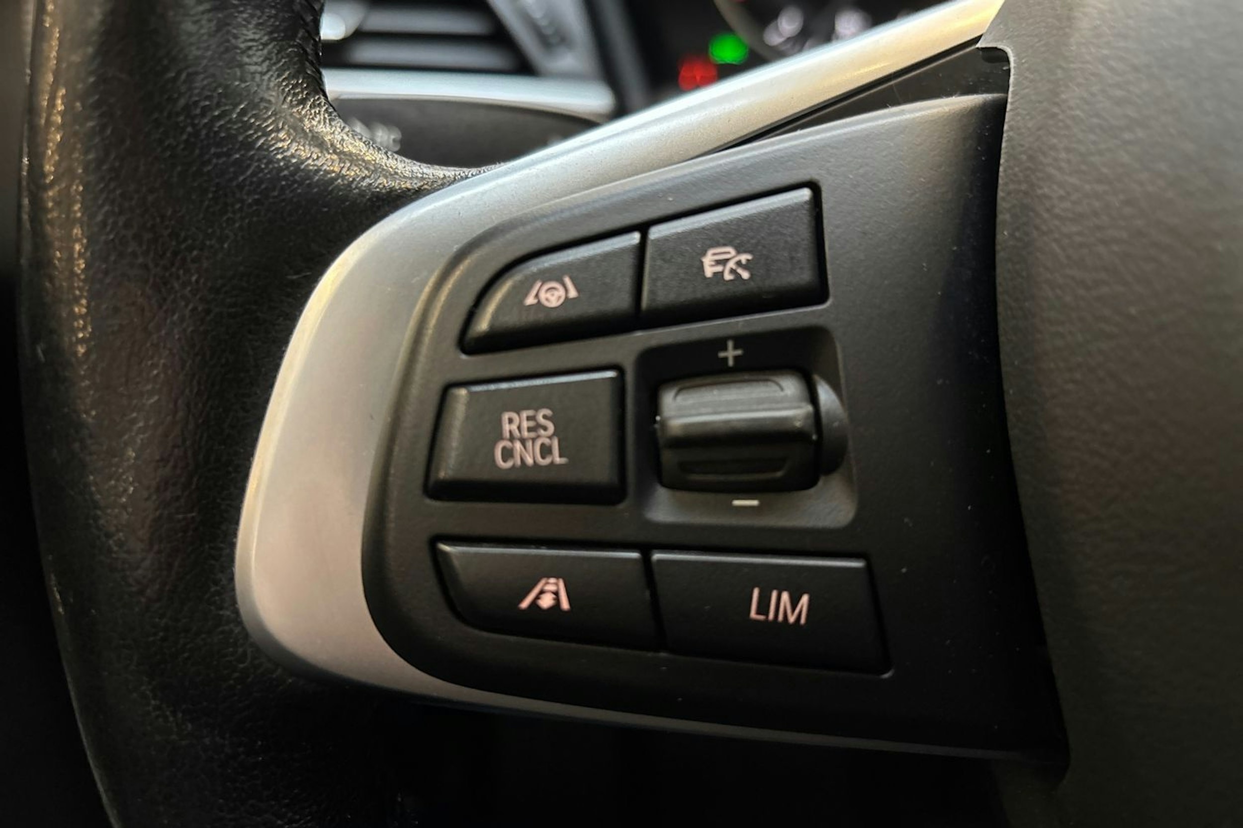 valkoinen BMW 225 2017 kuva 14.