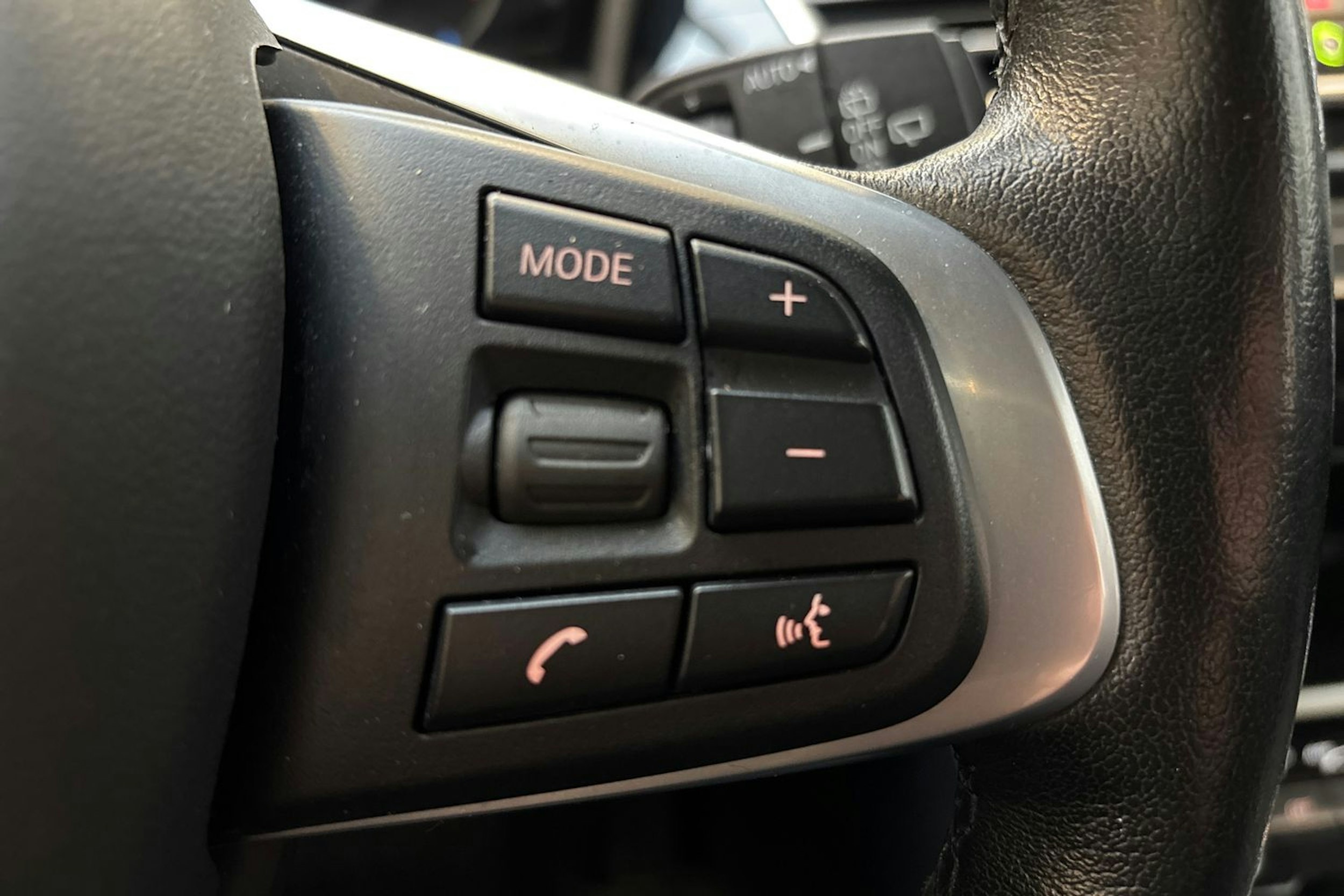 valkoinen BMW 225 2017 kuva 15.