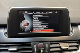 valkoinen BMW 225 2017 kuva 17.