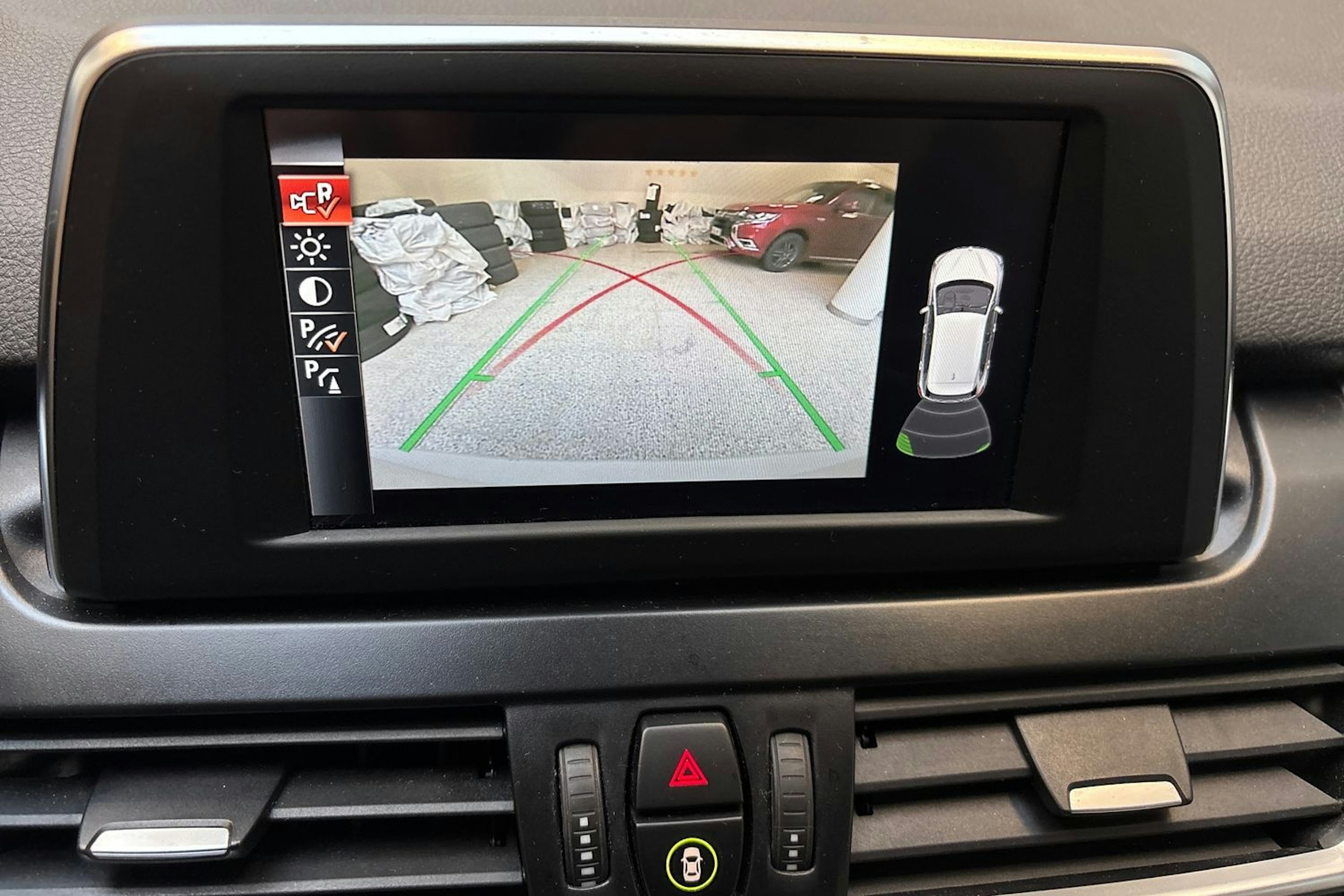 valkoinen BMW 225 2017 kuva 18.