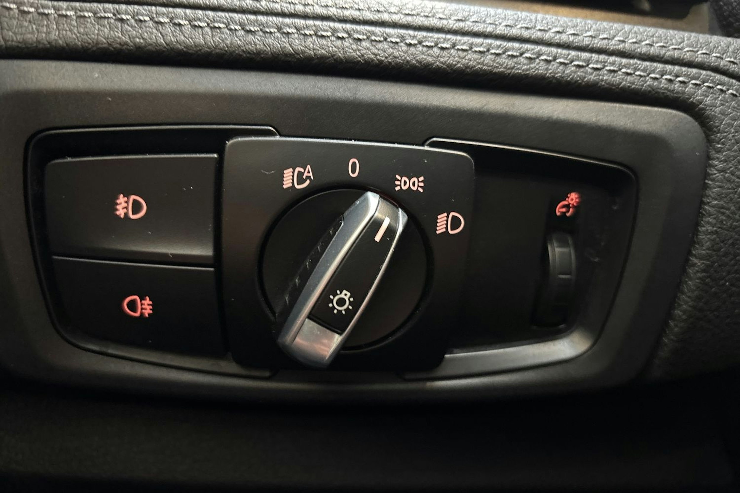 valkoinen BMW 225 2017 kuva 20.