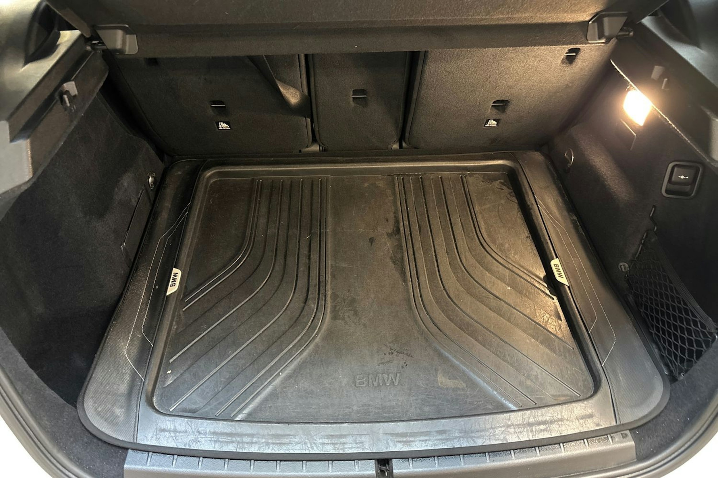 valkoinen BMW 225 2017 kuva 22.