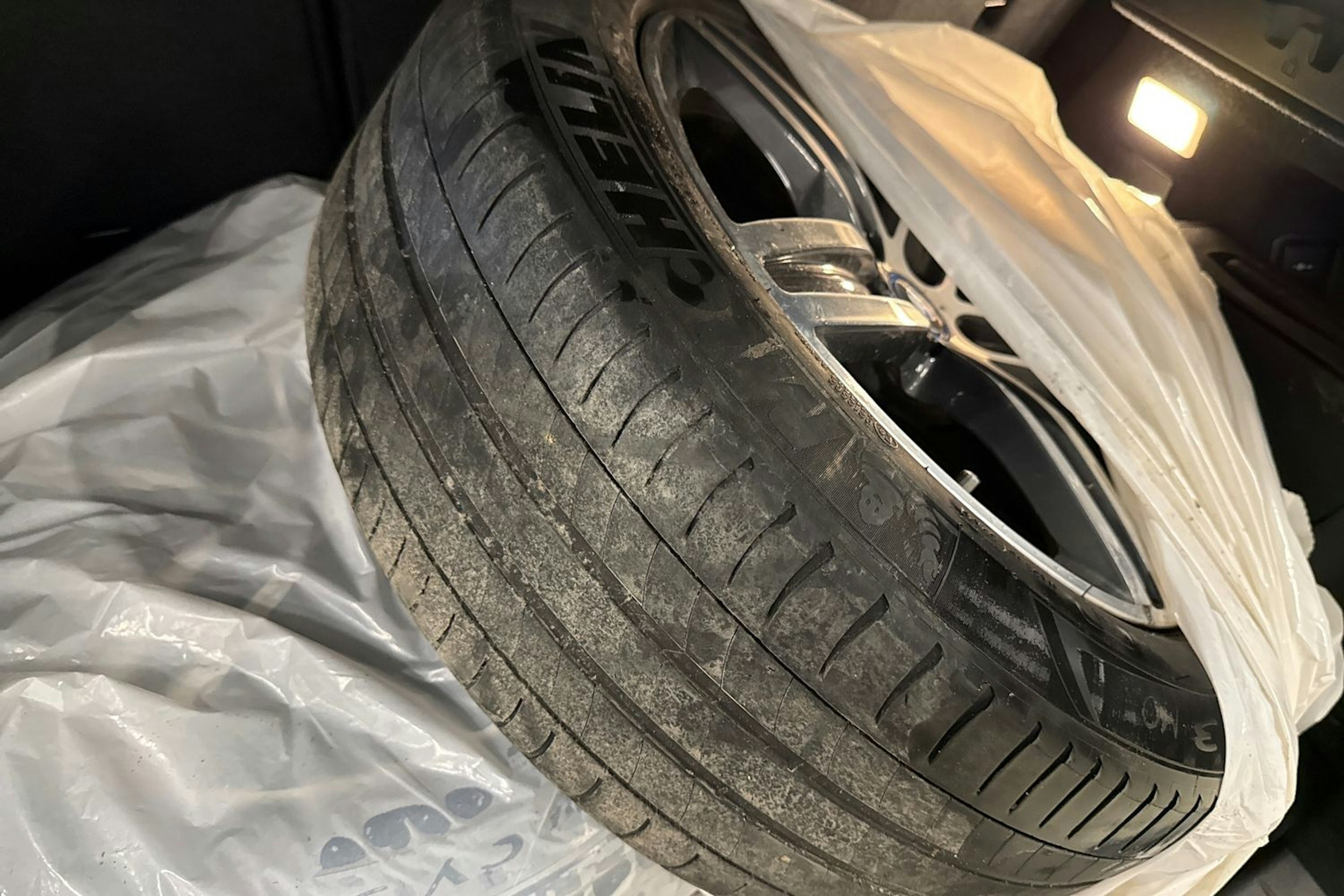 harmaa BMW 225 2018 kuva 16.