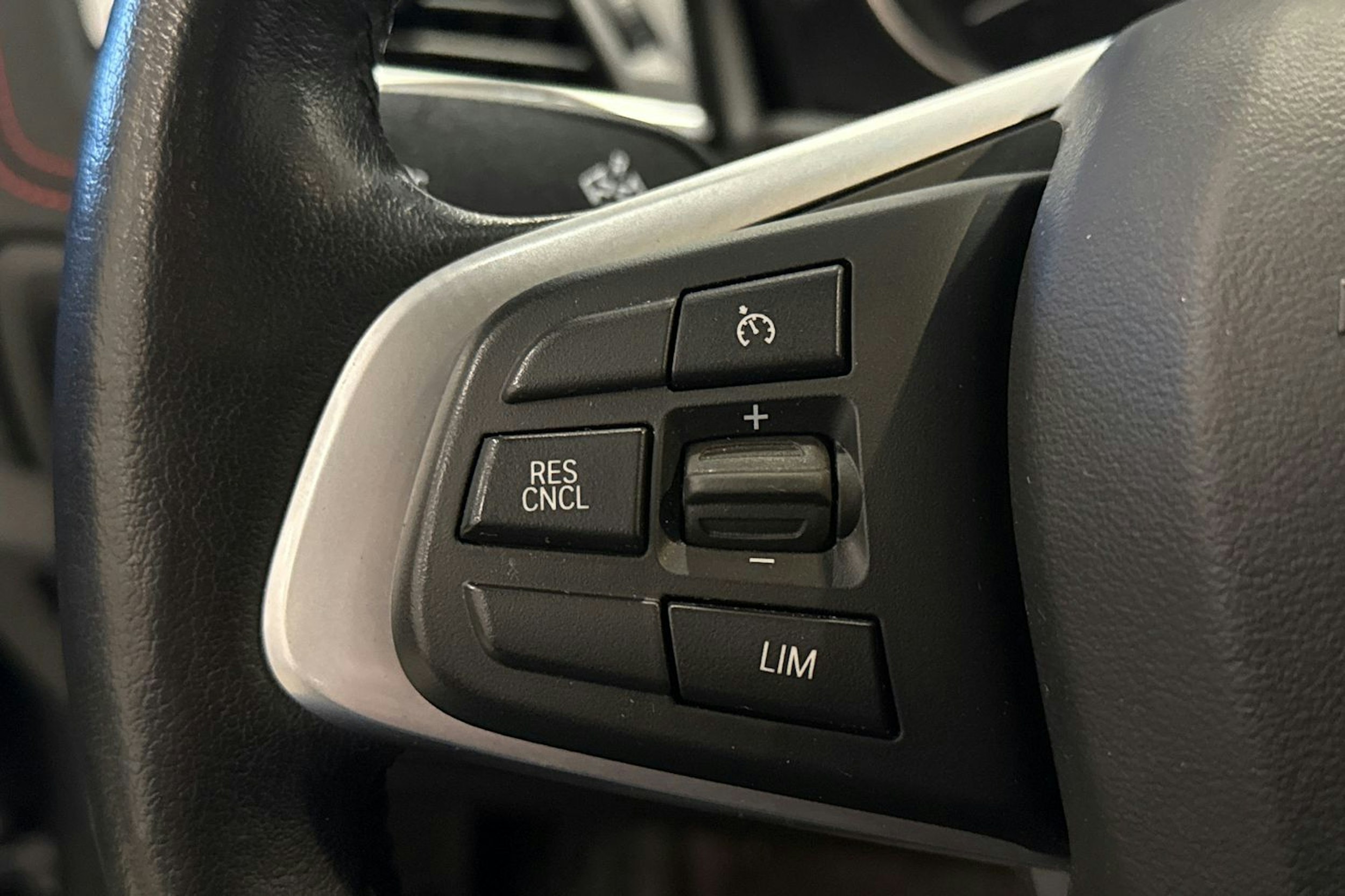 harmaa BMW 225 2018 kuva 20.