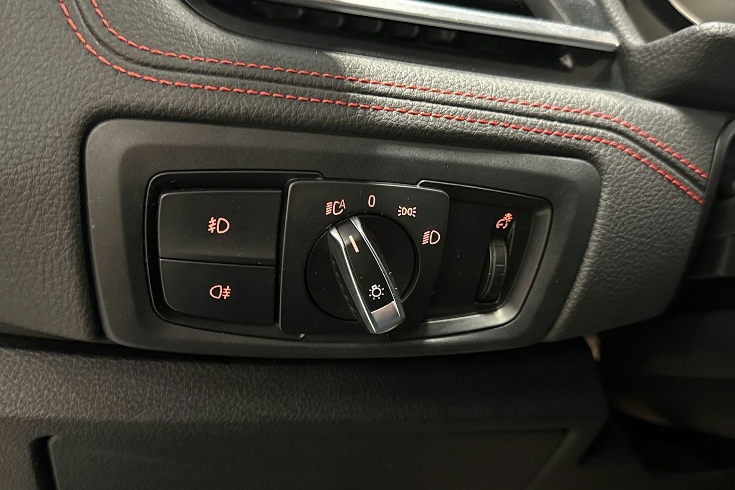 harmaa BMW 225 2018 kuva 22.