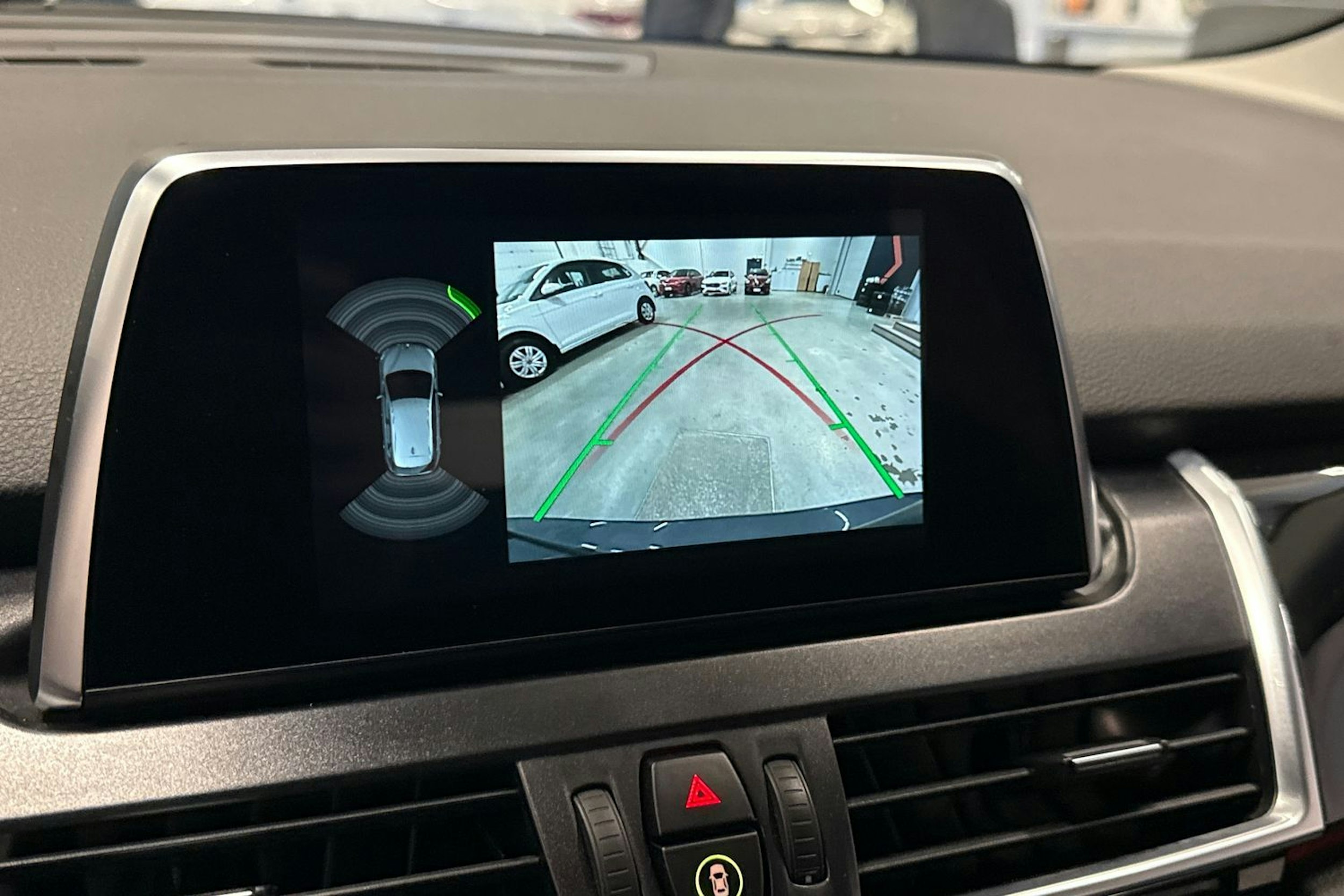 harmaa BMW 225 2018 kuva 23.