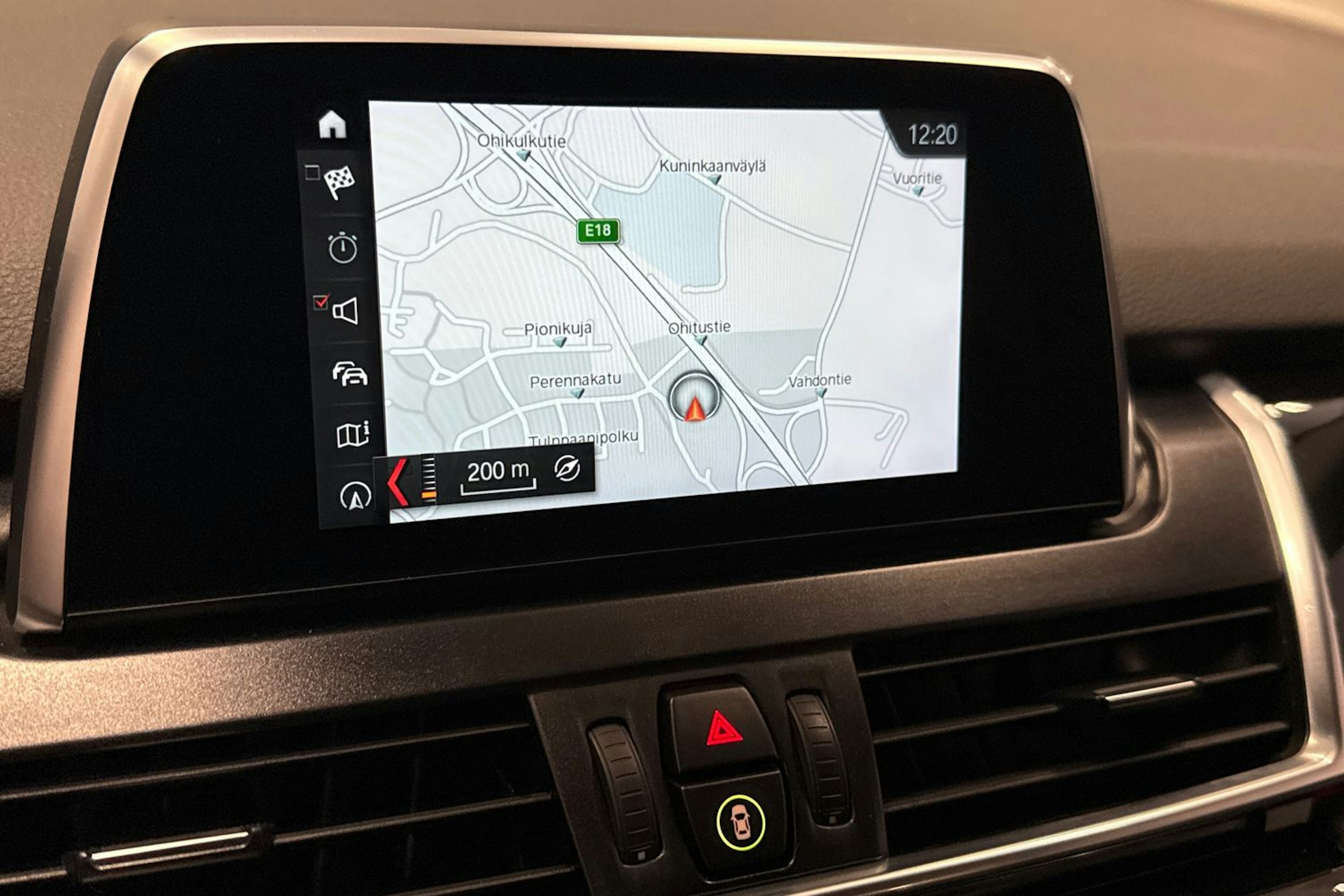 harmaa BMW 225 2018 kuva 24.